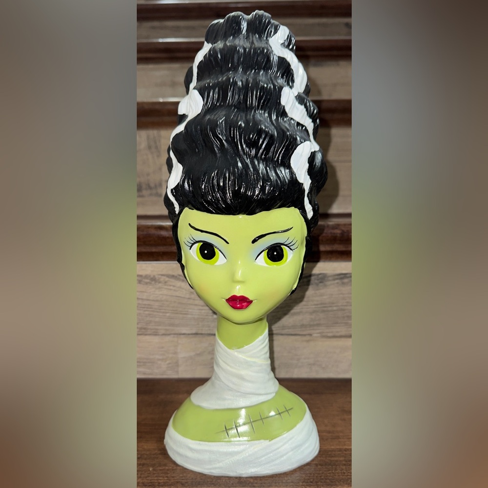 Cute 🥰 Bride 👰‍♀️ of Frankenstein Halloween Bust  15” Tall - NEW
